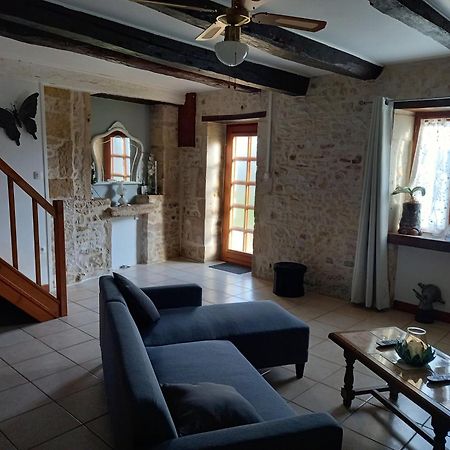 Le Papillon Villa Savigne Luaran gambar